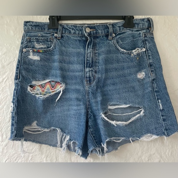 American Eagle Pride Medium Wash Denim Highest Rise Baggy Shorts Distressed; 14 - Picture 1 of 10